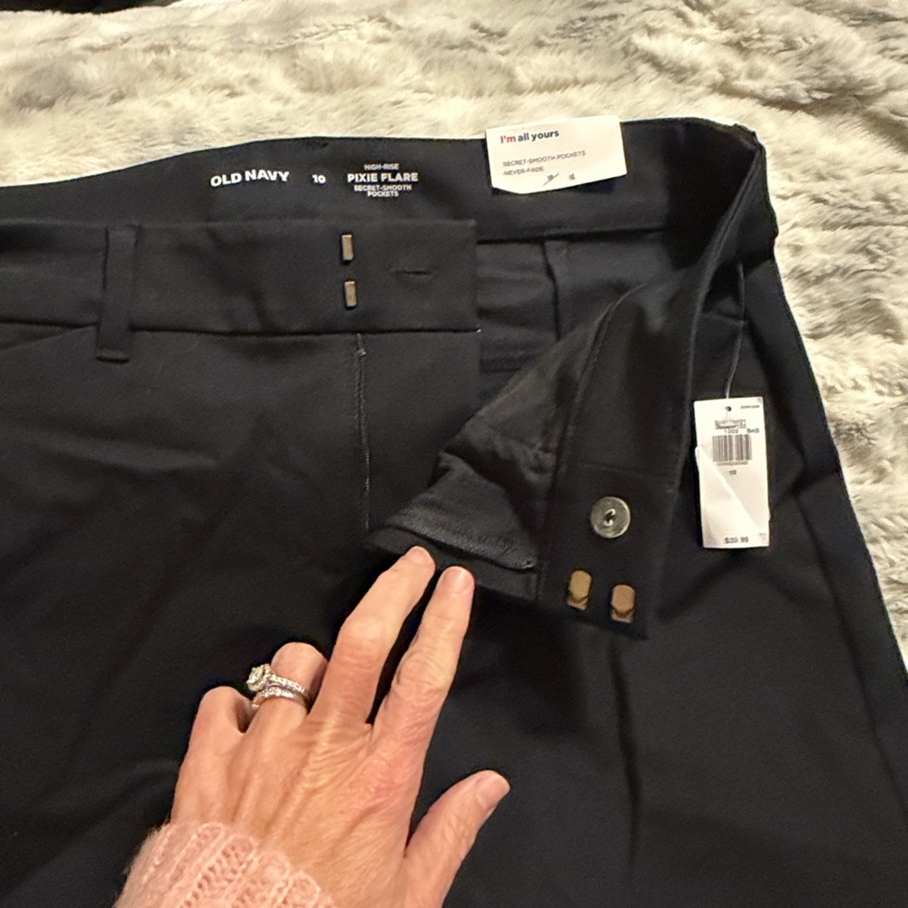 Old Navy Black High-Rise Pixie Flare Pants - Picture 5 of 7